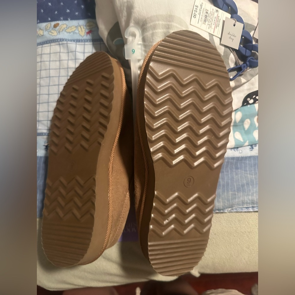 Stars Above Target Revolve Suede Tan Fleece Lined Moccasins Shoes  - New Women 9 - Picture 6 of 6